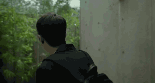 嘉多彩丨在中國，擁有《寄生蟲》里的“豪宅”一共分幾步？.gif