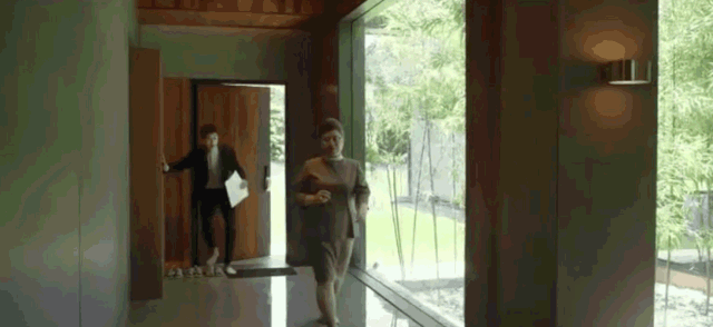 嘉多彩丨在中國，擁有《寄生蟲》里的“豪宅”一共分幾步？.gif